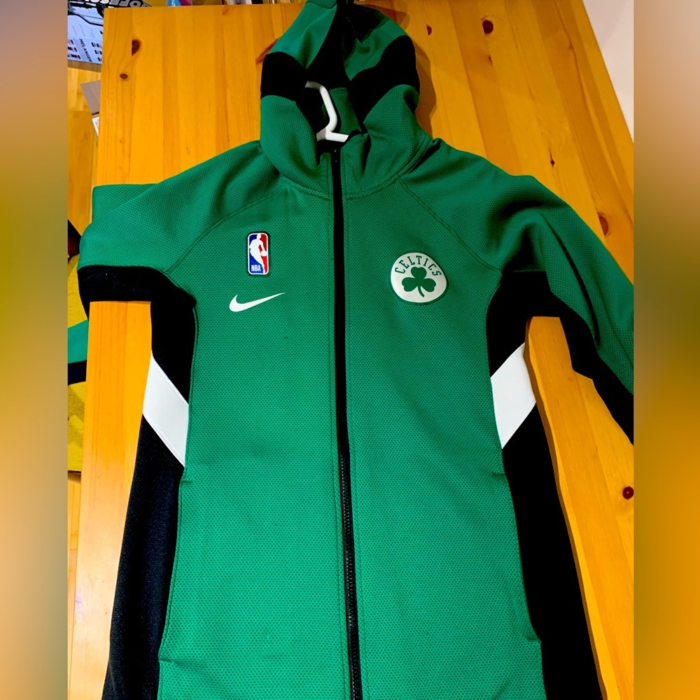 Nike Celtics zip up Small